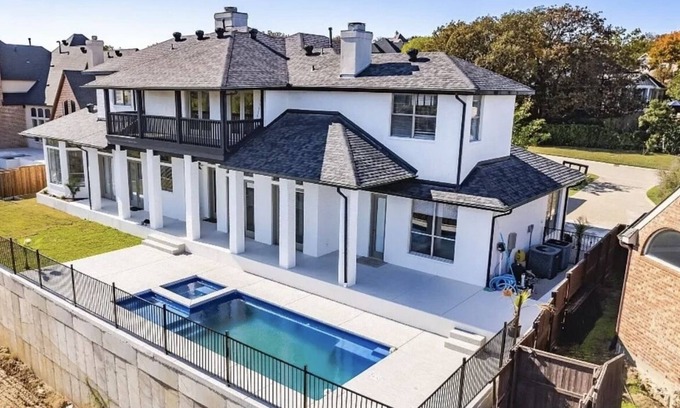 Highland Village Villa | Modern Day Villa Vista on Lake Lewisville