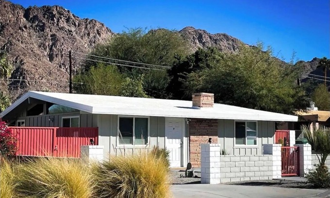 La Quinta Cove House | Modern Desert Escape w/Mountain Views 2BD#222624
