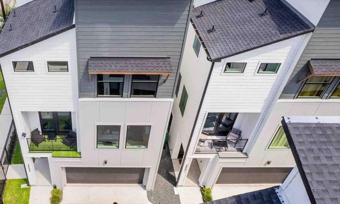South Central Houston House | Modern Dream Townhouse