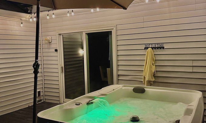 Tuttle West House | Modern Dublin: Hot Tub, Gym, Theater, Man Cave