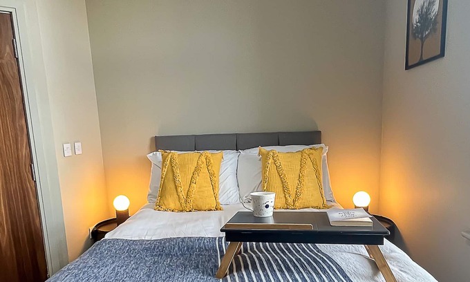 Easton Apartment | Modern Eight Bedroom Apartment in Bristol