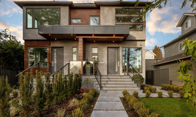 Dunbar House | "Modern Elegance in a Prime Location: 4BR, 2.5 Bath Half Duplex"