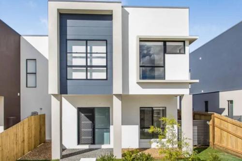 Mango Hill House | Modern Elegance Near Lakes Train Parks and Beaches