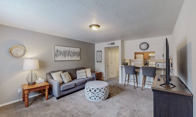 West Old Town Apartment | Modern Escape, Near Old Town