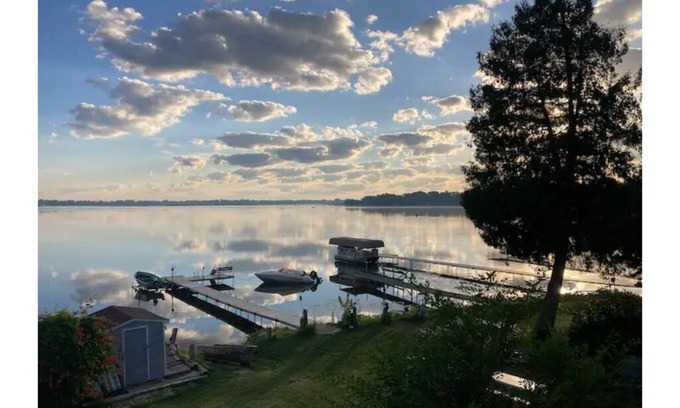 Wind Lake House | Modern Executive Family Lake Home