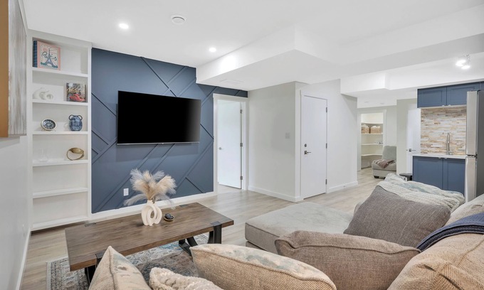 Southwest Edmonton Apartment | Modern Family Sized Guest Suite With All Essentials