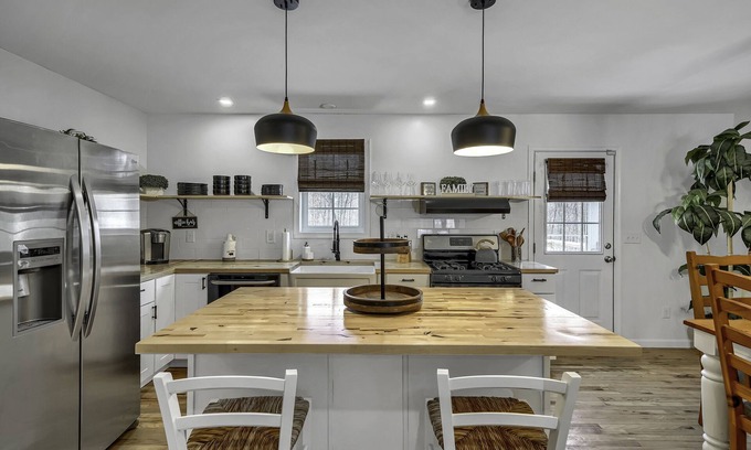 Monroe Villa | MODERN FARMHOUSE HOME ON 5-ACRE DREAM PROPERTY