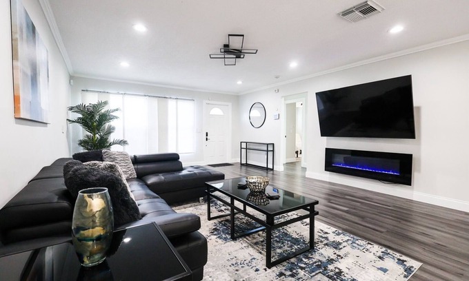 Boca Raton House | Modern Florida Family Retreat - Heated Pool - Sleeps 6