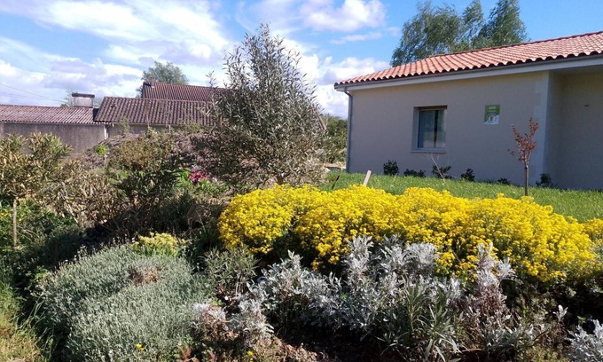 Touverac Apartment | Modern studio with WiFi and parking in Baignes