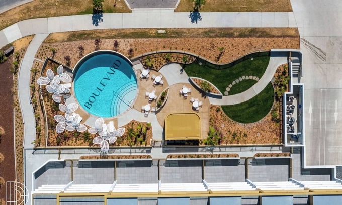 Denman Prospect Apartment | Modern , fresh, and energetic amenity fills the shared space on the Boulevard