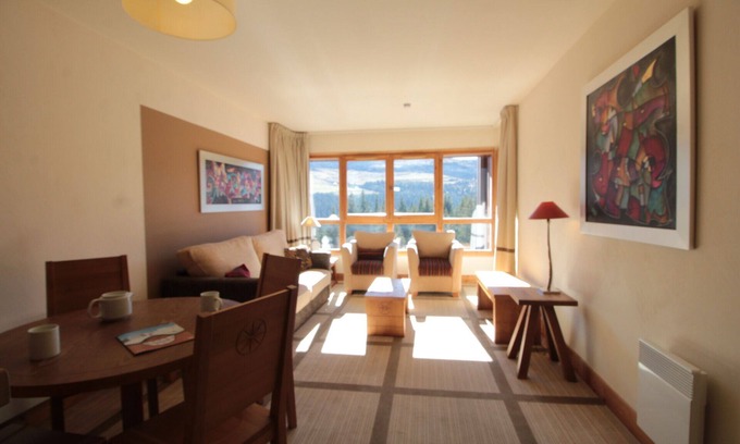 Flaine Apartment | Modern furnished apartment with beautiful views at the slopes (ski-in ski-out)
