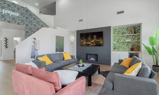Grand Prairie House | Modern Grand Prairie Retreat w/Pool Game Room -10 Min to Stadiums & More