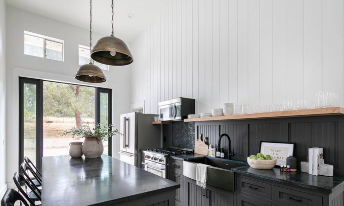 Lompoc House | Modern Guest House on 20 acres of Rural Land in wine country