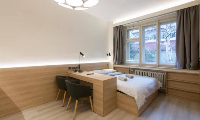 Prague 4 Apartment | โ ๐ด๐๐
๐๐๐ ๐ฏ๐๐
๐๐๐๐๐ โ 2 min to METRO WiFi & free Netflix