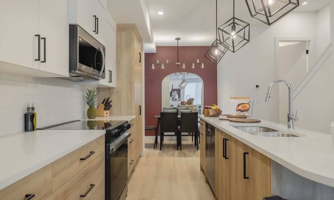Hillhurst House | Modern Hillhurst Home, Rooftop Patio & 2 King Beds