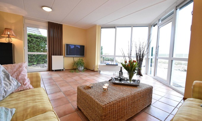 Ooltgensplaat House | Modern Holiday Home in Ooltgensplaat