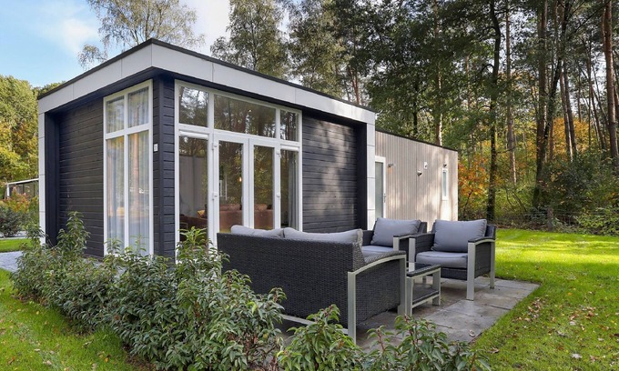 Markelo Ski Chalet | Modern holiday home at the edge of the forest