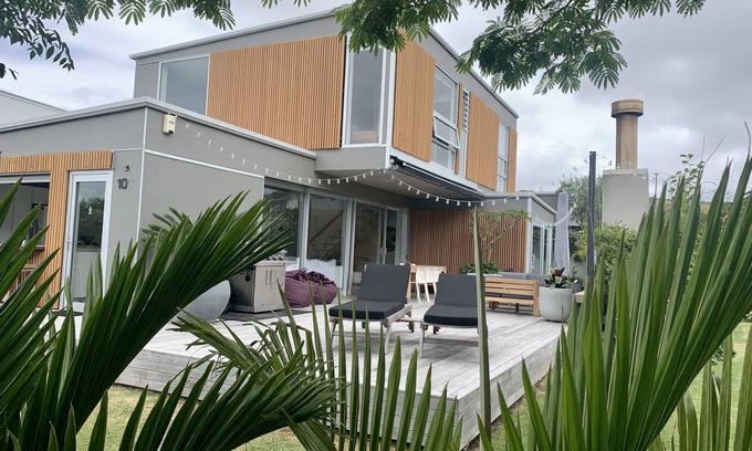 Whangapoua House | Modern Holiday Home & Stunning Outdoor Living