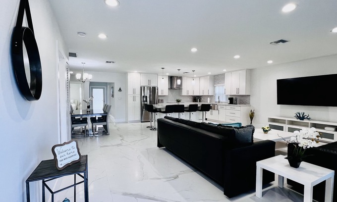 Dania Beach House | Modern Home - 5 Minutes from the Beach and FLL Airport