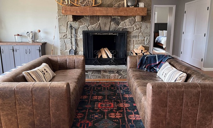 Jewett House | Modern Home: Hot Tub, Mountain Views & EV Charger