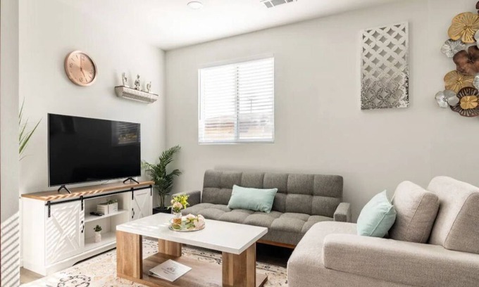 Midway City House | Modern Home Near Disneyland, Beaches, and Little Saigon
