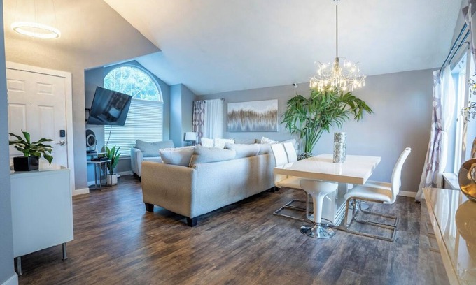 Sherwood - Tualatin North House | Modern home w/Hot Tub! In small town Sherwood with AC, WiFi, & near wine country