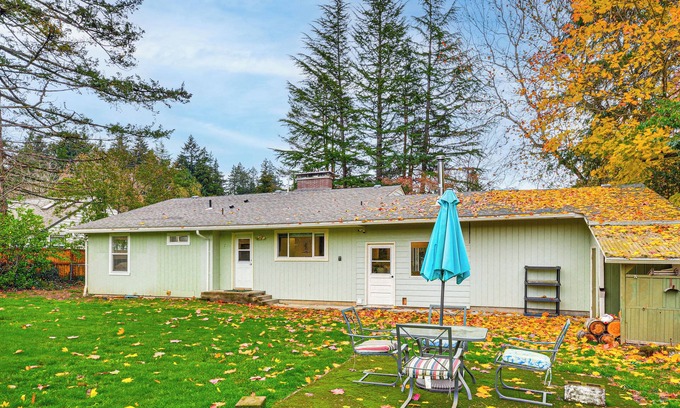 West Slope House | Modern Home w/Spacious Yard in Beaverton!