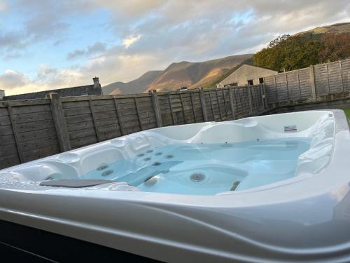 Keswick House | Modern Hot Tub 3 Bed Property