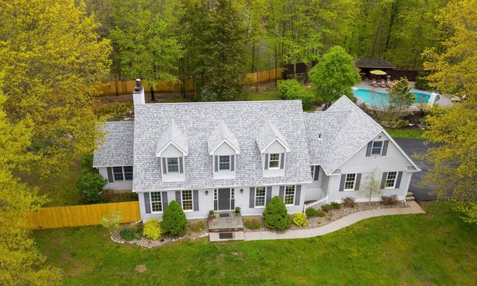 Pine Bush House | Modern Hudson Valley Oasis - 1.5hrs from NYC with heated pool, hot tub, sauna!
