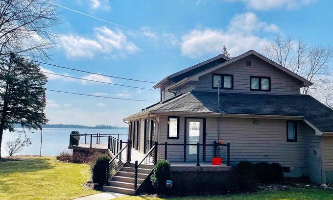Eagle Lake House | Modern lakefront house, spectacular views and recreation equipment!