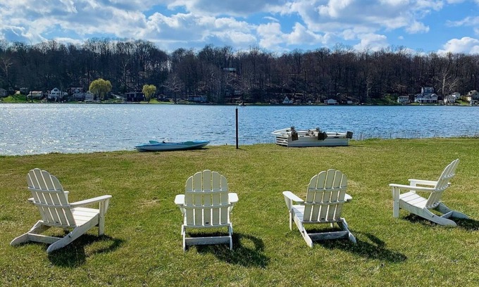 Cassopolis House | Modern Lakefront Home w/Fireplace near Ski Resort and Notre Dame