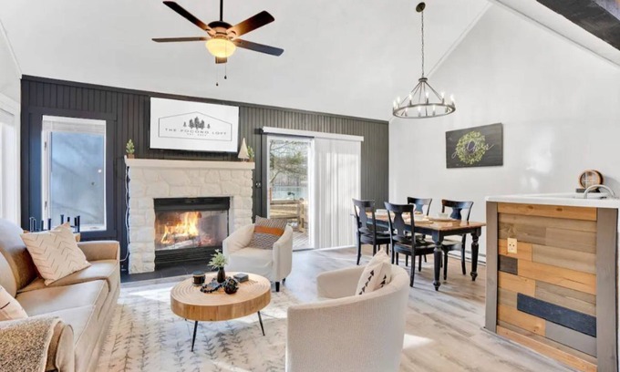 White Haven House | Modern loft w/pond view near lakes, golf & more!