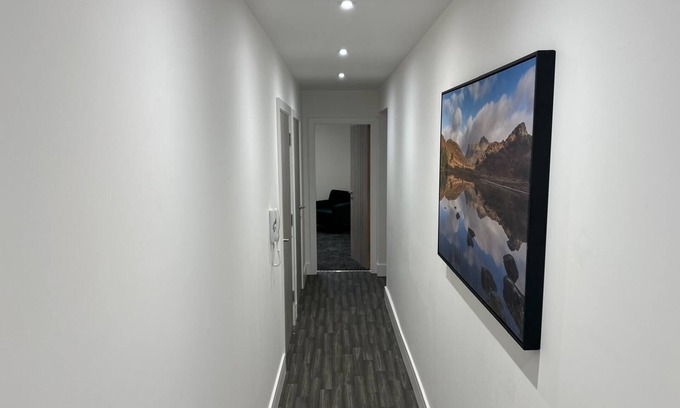 Long Eaton Apartment | Modern Long Eaton Flat - Ideal for Work or Leisure