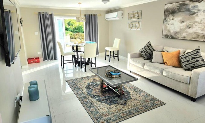 Negril House | Modern Luxury 2-bedroom 2.5-bathroom townhouse