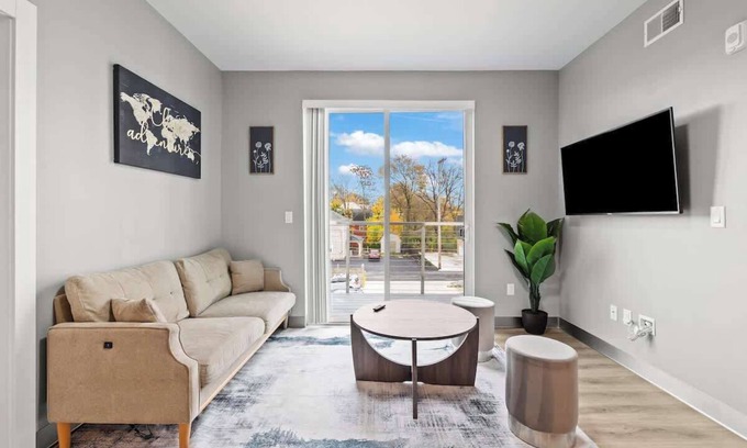 Old North Columbus Apartment | Modern Luxury in Columbus (Near Downtown & OSU)