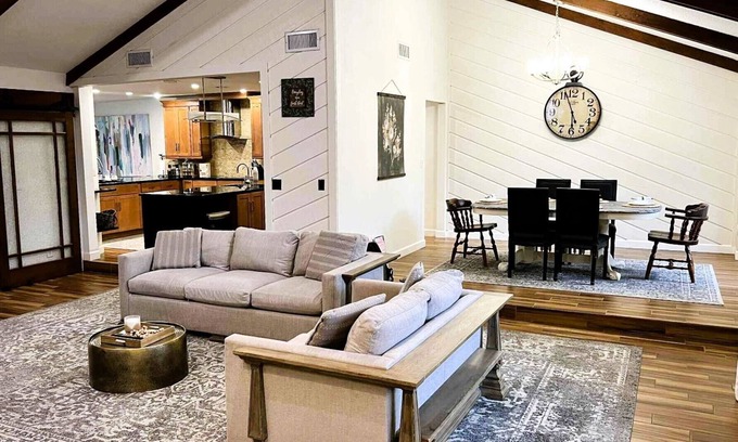 Longwood House | Modern Luxury Retreat - Bright, Cozy & Family-Ready near Orlando, FL