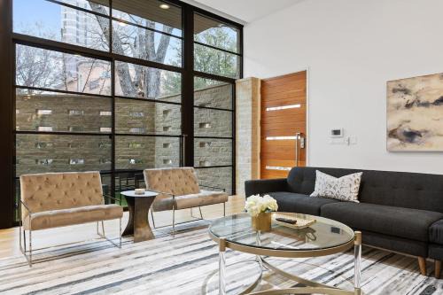 Oak Lawn House | Modern Luxury