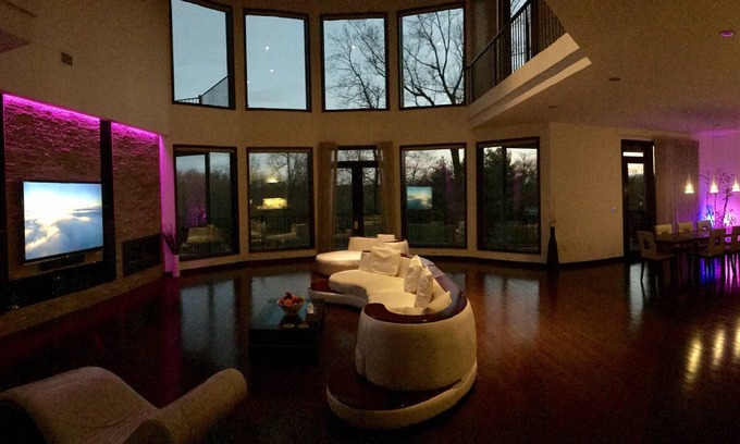 Town of Orangetown House | Modern Mansion Near NYC, Airports, Restaurants, Activities, Shopping & More!