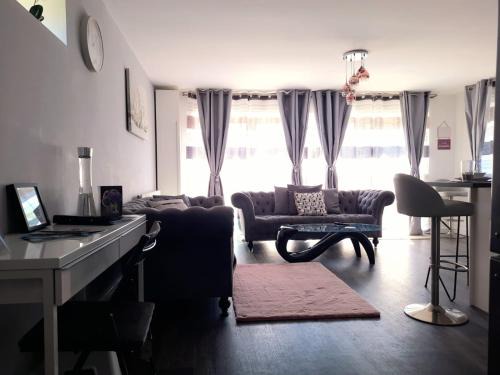 Rainham House | Modern Medway Bungalow - 3BR Garden & Free Parking, Kent