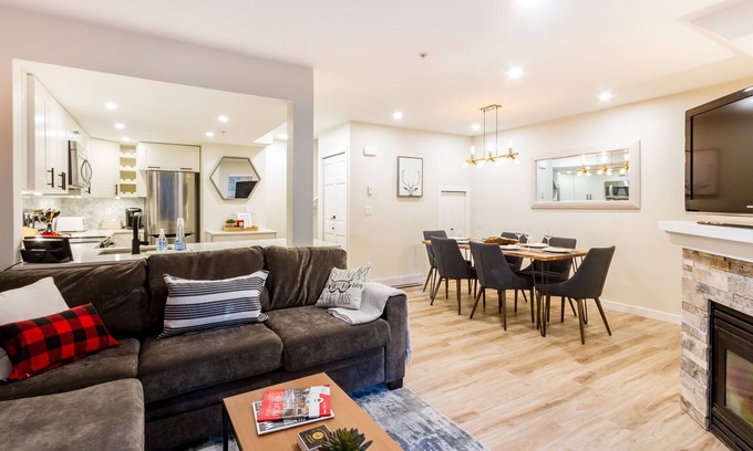 Village North Condo | Modern Mountain Villa/AC/Hot Tub & Pool/Free Parking + Location