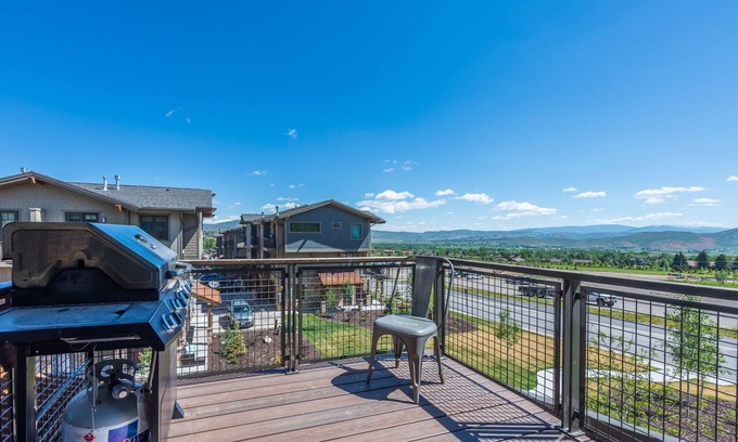 Park City House | Modern Mountainside Townhome, Natural Light, Outdoor Recreation + Hot Tub!