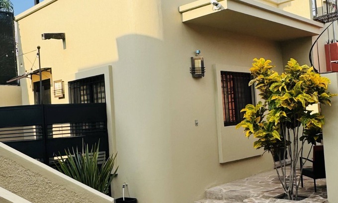 San Antonio Tlayacapan House | Modern Ajijic 1 King Bedroom with Great Patio - Waking Distance To Everything