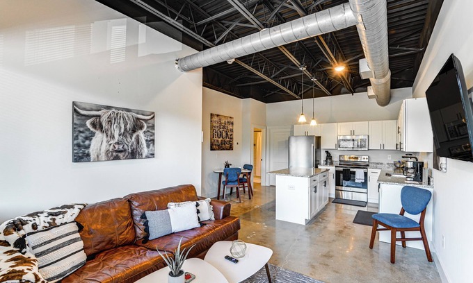 Nashville Condo | Modern Nashville Condo: 5 Mi to Downtown!