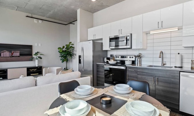 St. Petersburg - Clearwater Apartment | Modern Nest Near Central Ave