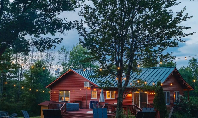 Esperance Cabin | Modern NEW Log Cabin Oasis Retreat - Hot tub/Sauna