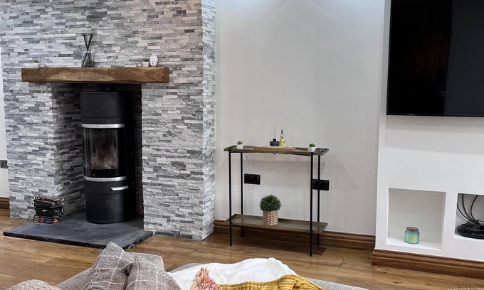Waunlwyd House | Modern Newly Renovated 3 Story House in Ebbw Vale