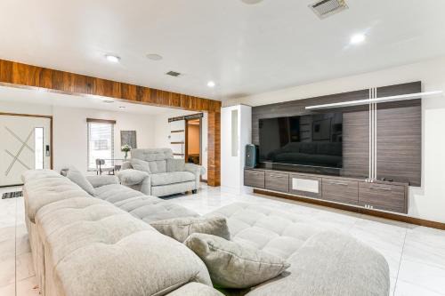 Southbelt/Ellington House | Modern Oasis with Outdoor Lounge in Houston!
