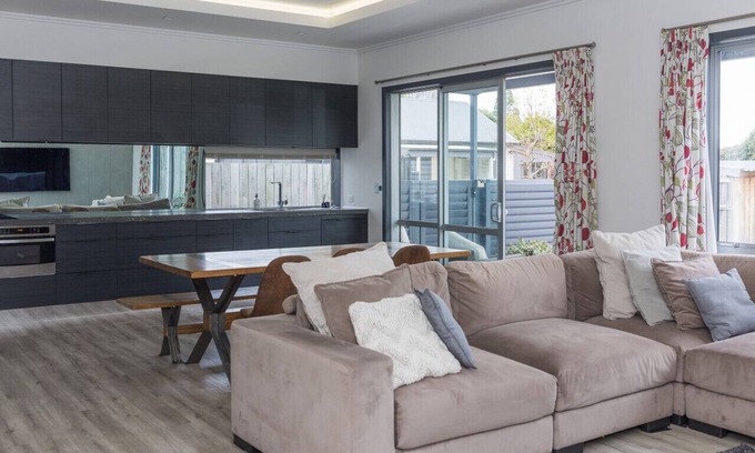 Methven House | Modern on McMillan | Methven