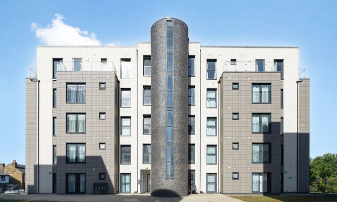 George Green Apartment | Modern One Bed Near Heathrow*