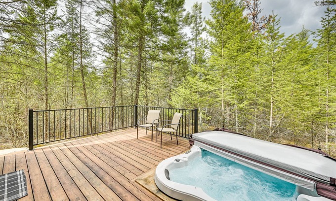 Polson Cabin | Modern Polson Cabin w/Deck Near Flathead Lake!
